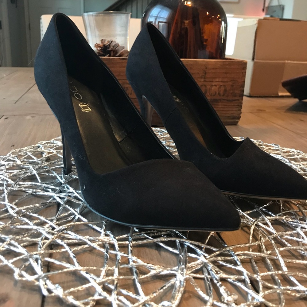 Black Aldo,leather,asymmetrical toe,suede heal Sz9